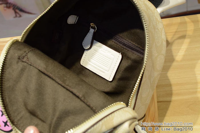 COACH蔻馳 專櫃原單」 配頭層牛皮 20909新款 徽章/塗鴉迷你雙肩包  Chz1402